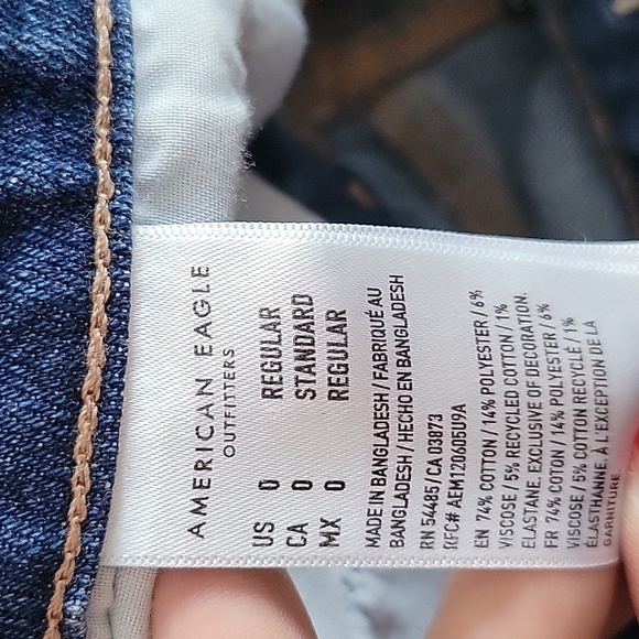American Eagle medium wash high rise mom jean size 0 - Picture 7 of 7